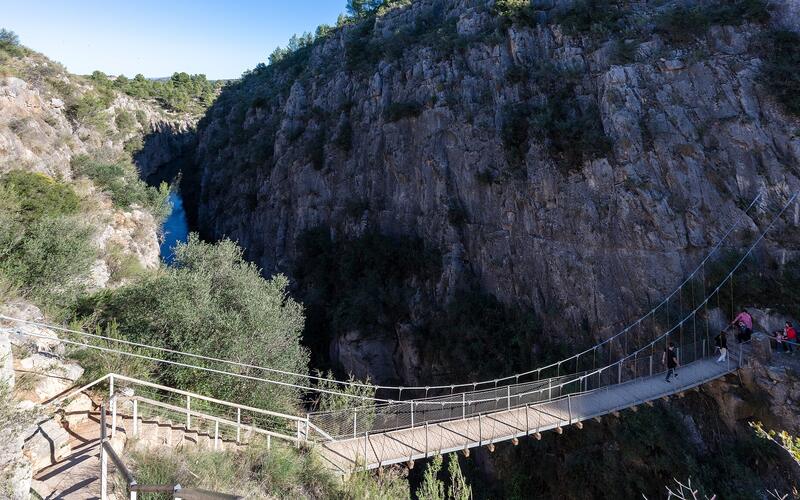 Hangbrug over de canyon van de rivier de Turia bij Chulilla