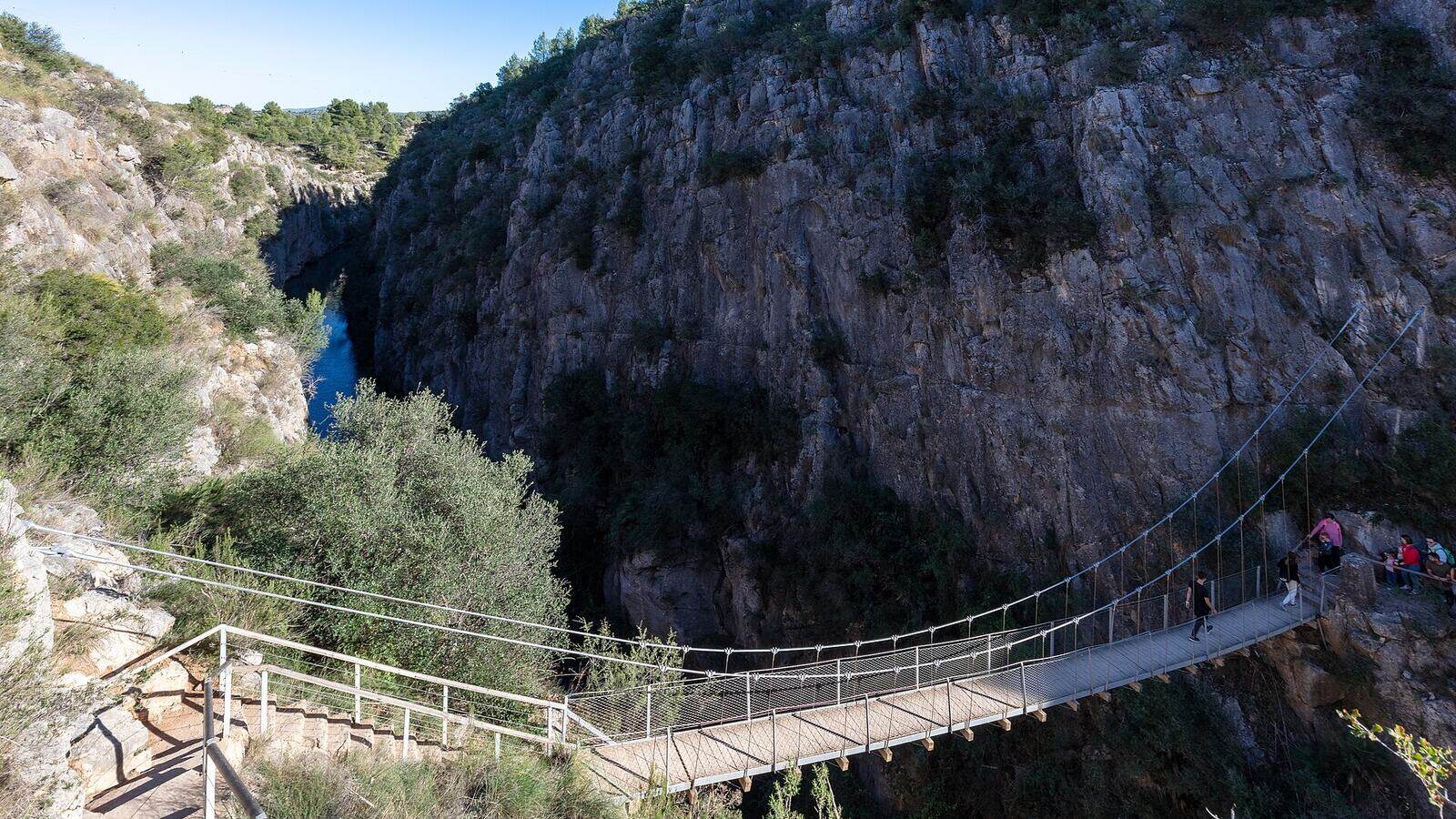 Hangbrug over de canyon van de rivier de Turia bij Chulilla