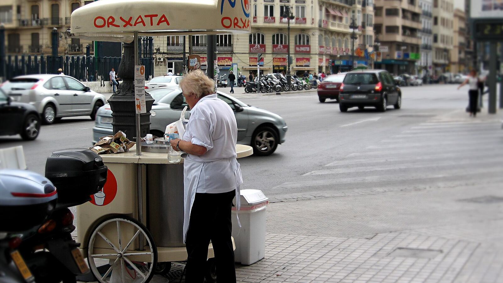 Een kraampje met orxata op straat in Valencia